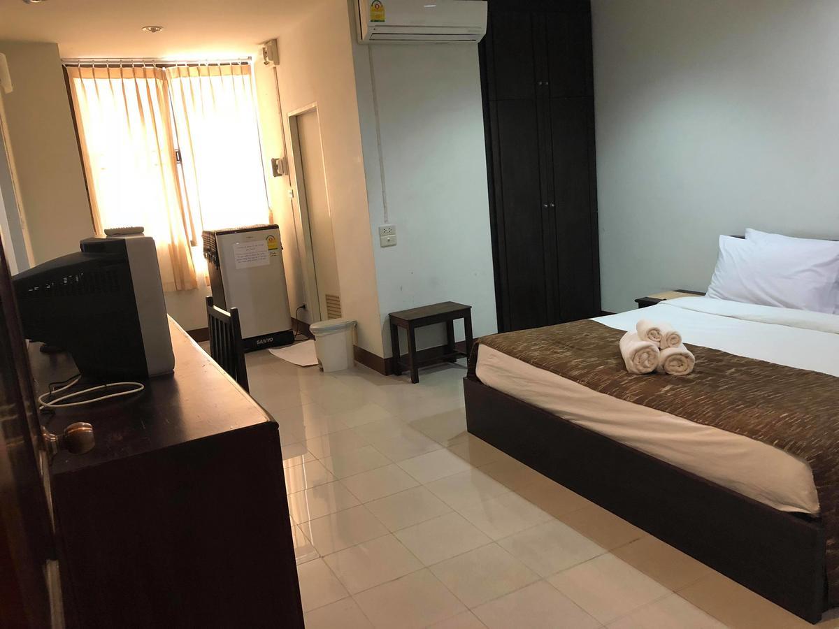 Vipa House Hotel Chiang Mai Bagian luar foto