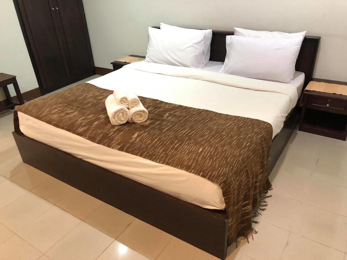 Vipa House Hotel Chiang Mai Bagian luar foto