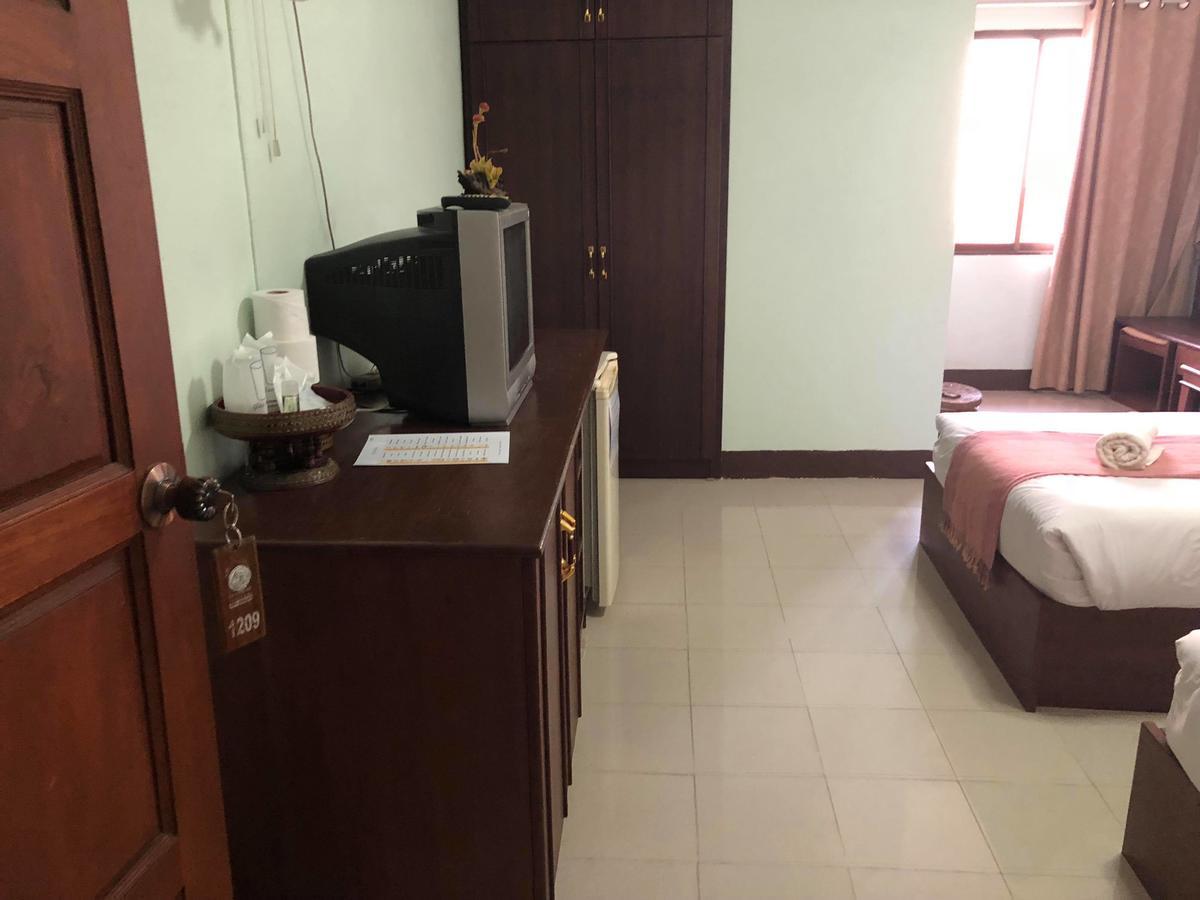 Vipa House Hotel Chiang Mai Bagian luar foto