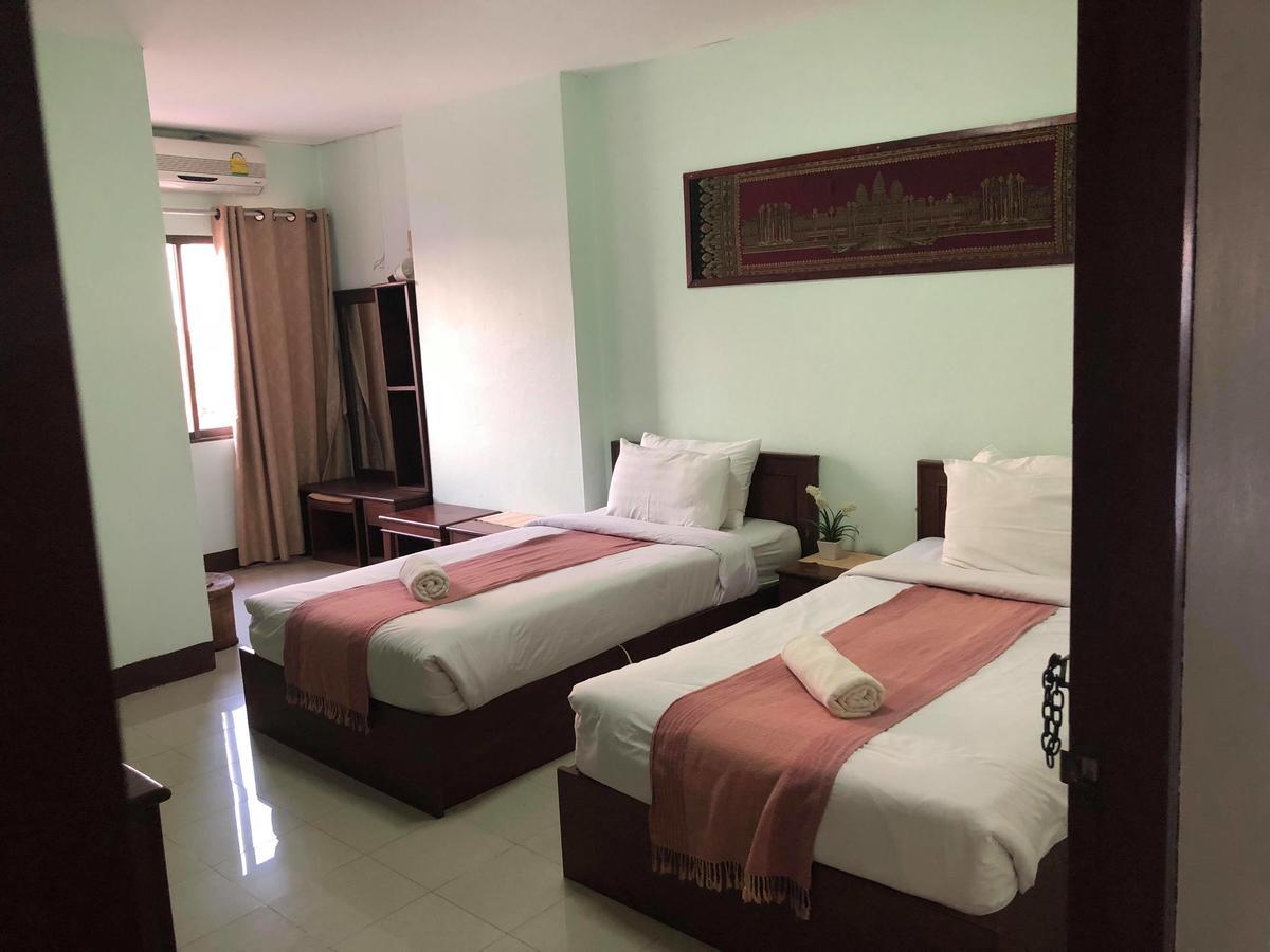 Vipa House Hotel Chiang Mai Bagian luar foto