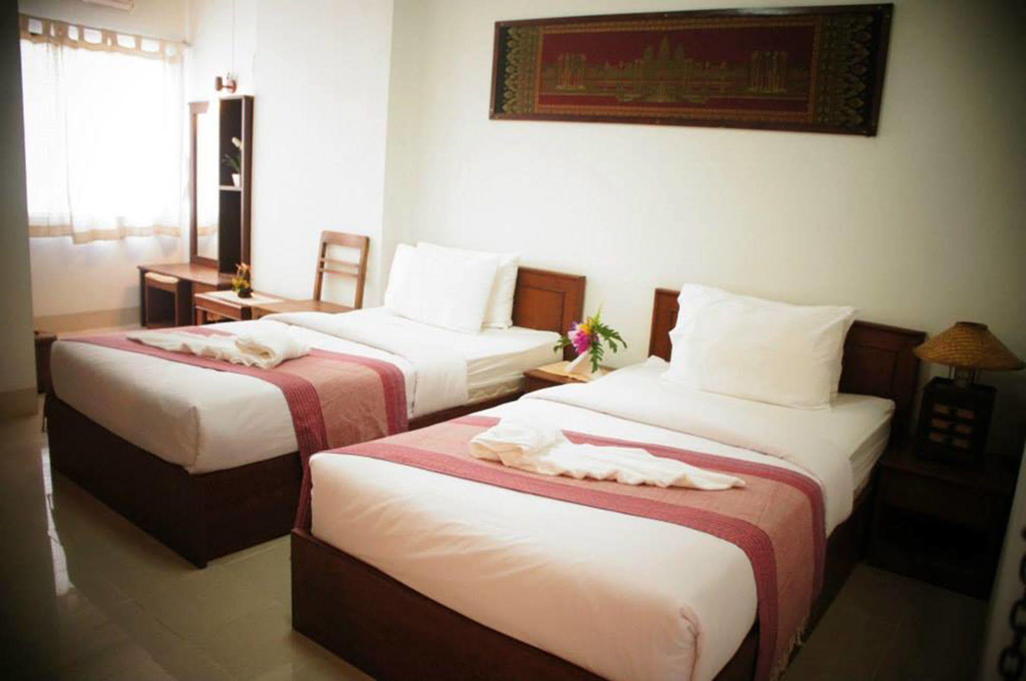 Vipa House Hotel Chiang Mai Bagian luar foto