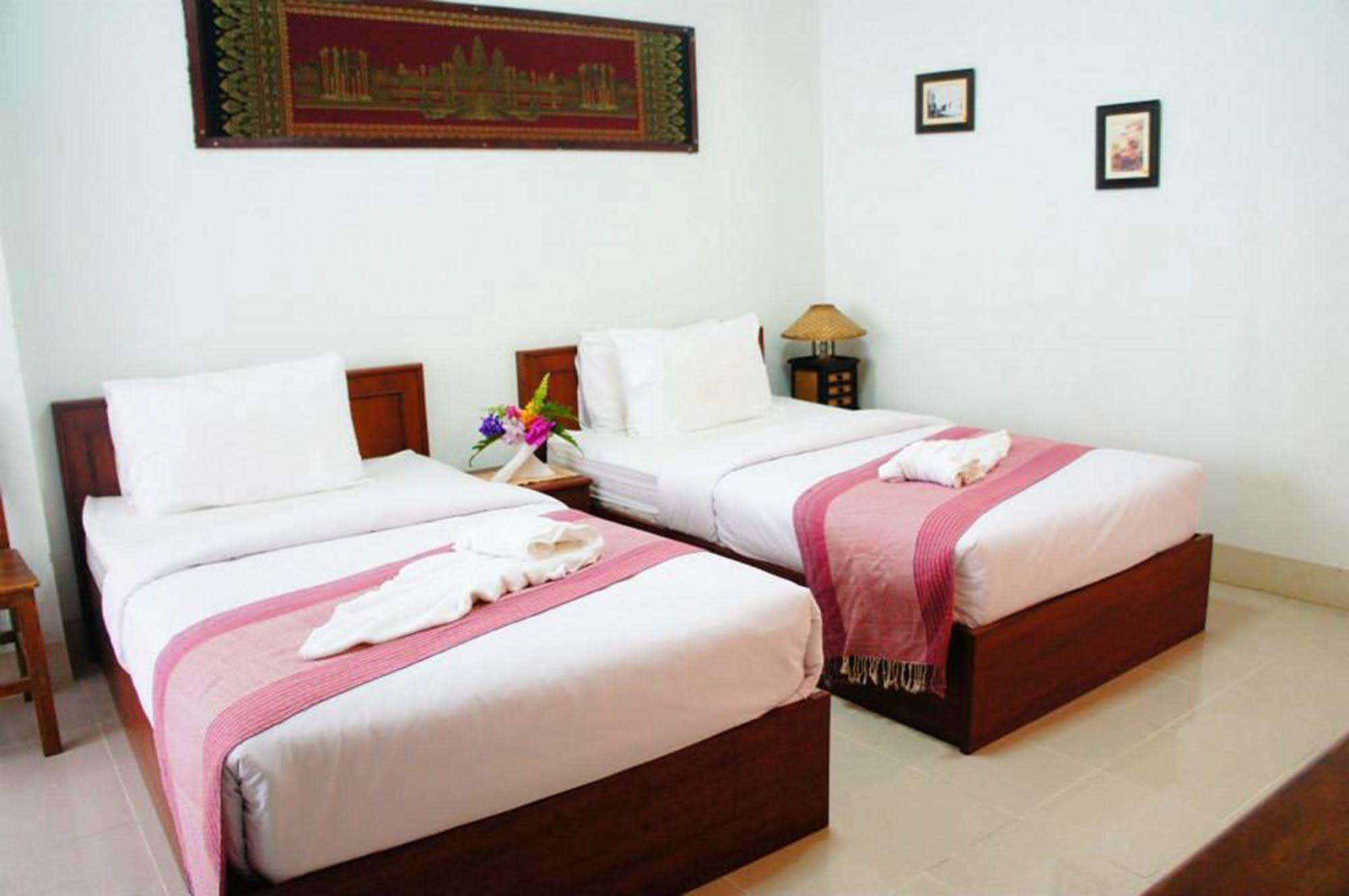Vipa House Hotel Chiang Mai Bagian luar foto