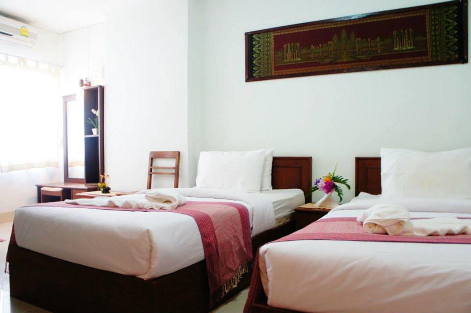 Vipa House Hotel Chiang Mai Bagian luar foto