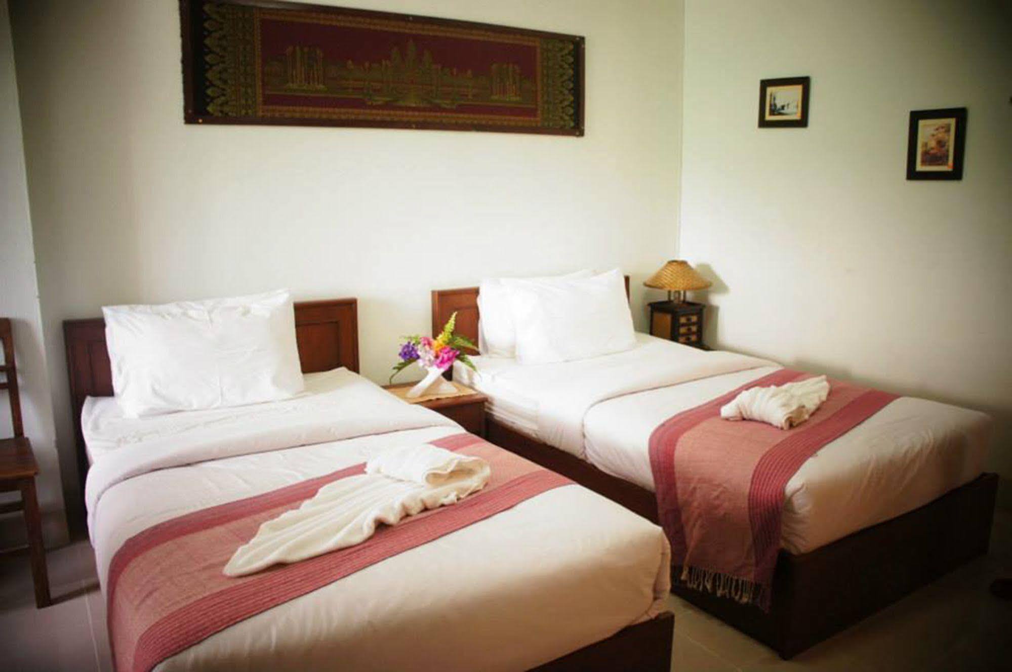 Vipa House Hotel Chiang Mai Bagian luar foto