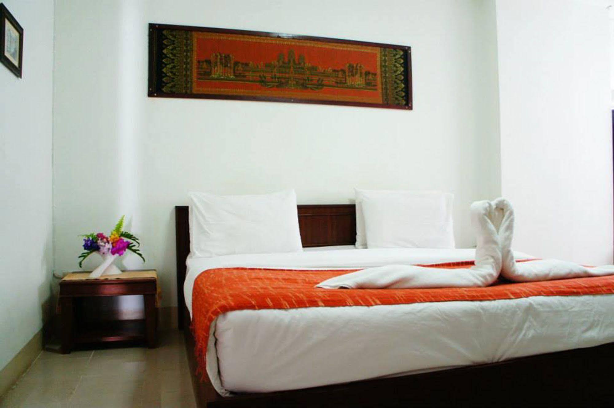 Vipa House Hotel Chiang Mai Bagian luar foto