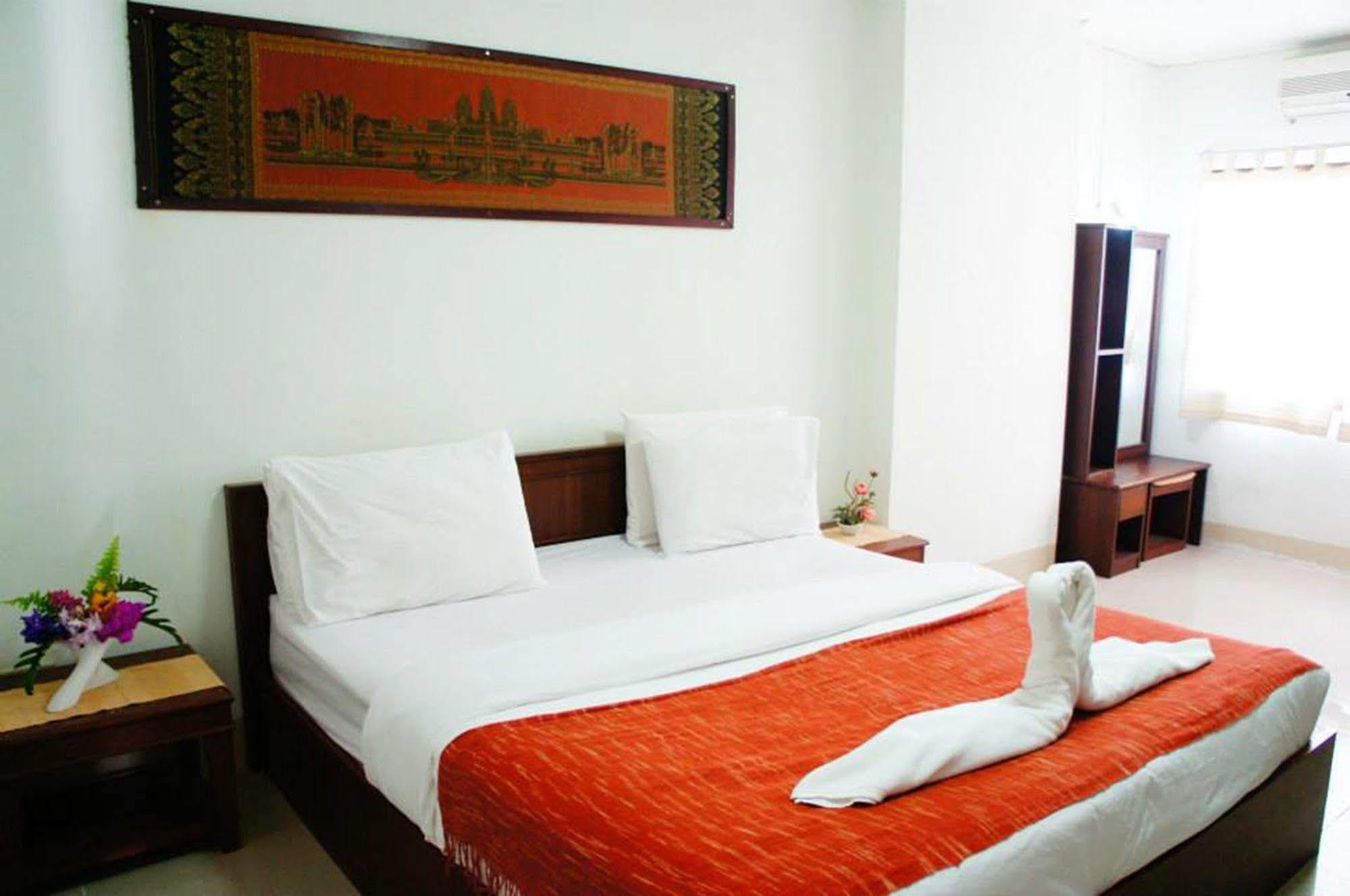 Vipa House Hotel Chiang Mai Bagian luar foto