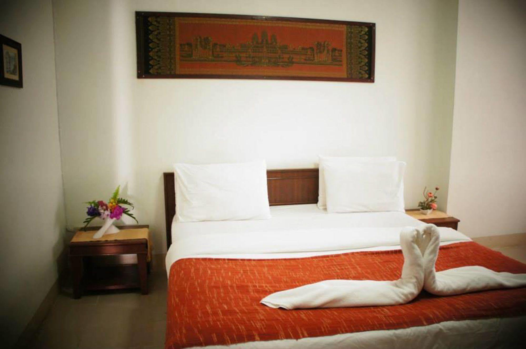 Vipa House Hotel Chiang Mai Bagian luar foto