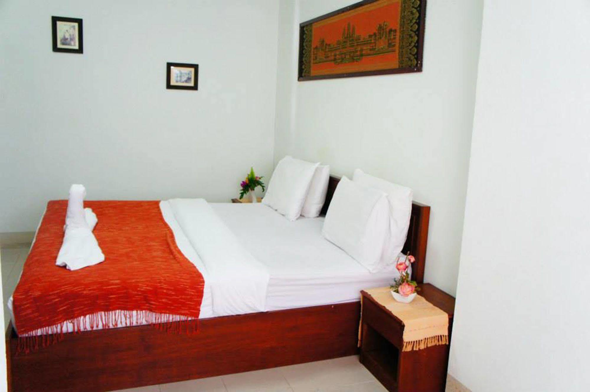Vipa House Hotel Chiang Mai Bagian luar foto