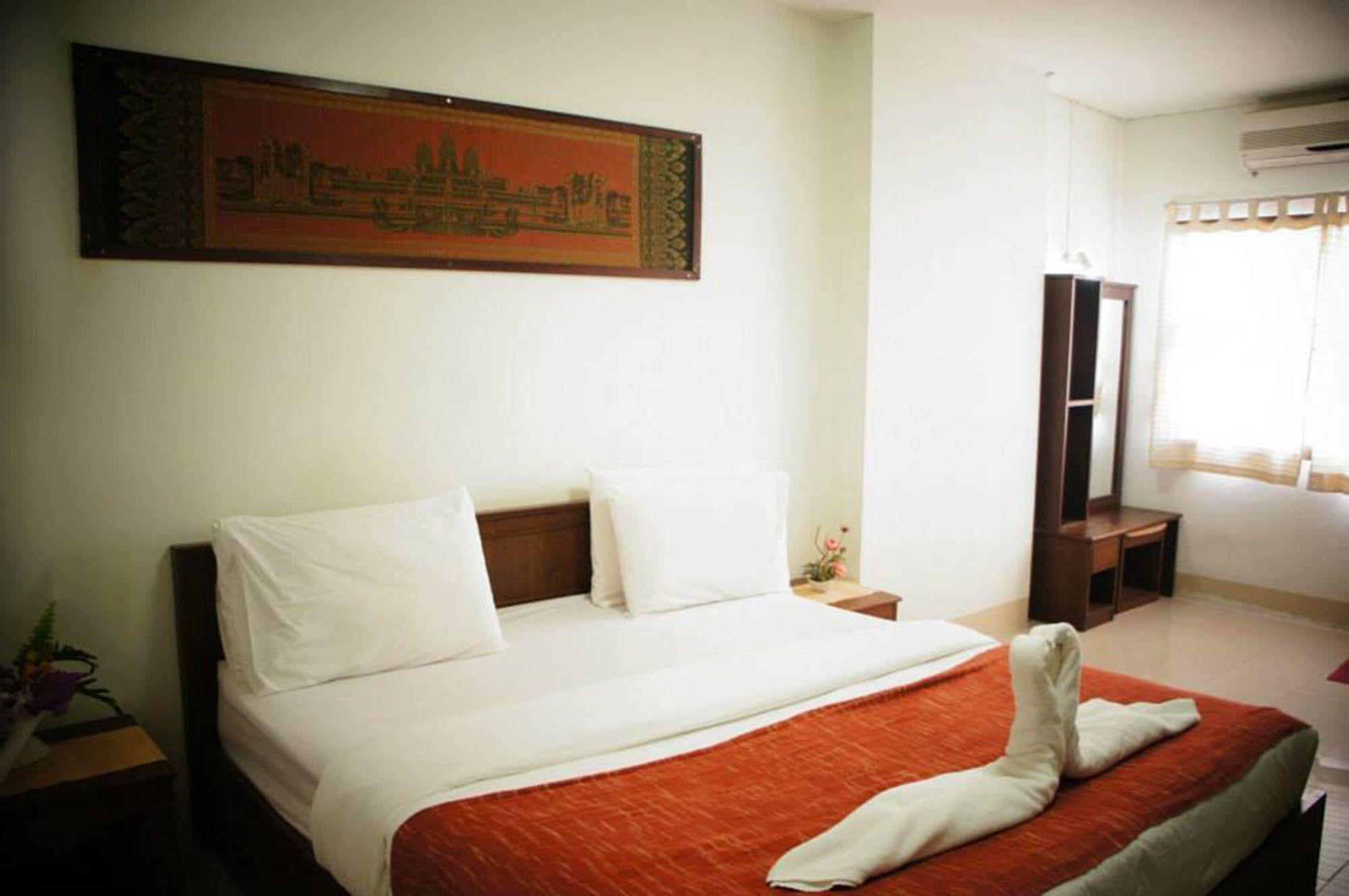 Vipa House Hotel Chiang Mai Bagian luar foto