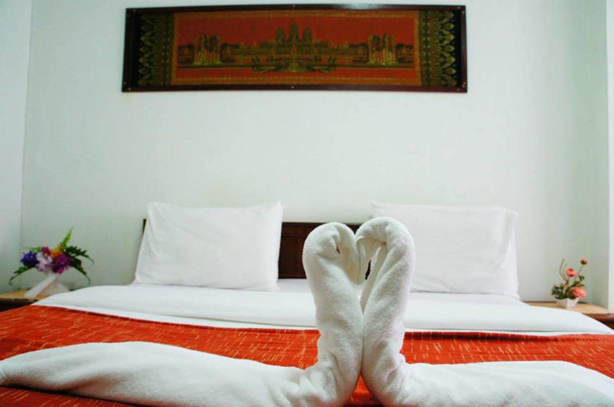 Vipa House Hotel Chiang Mai Bagian luar foto