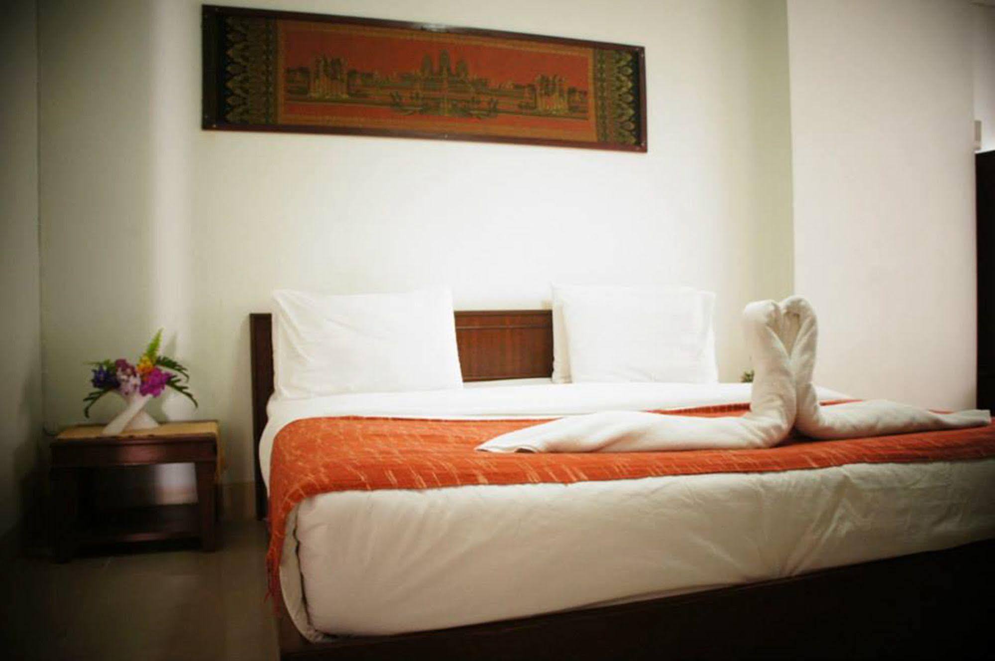 Vipa House Hotel Chiang Mai Bagian luar foto
